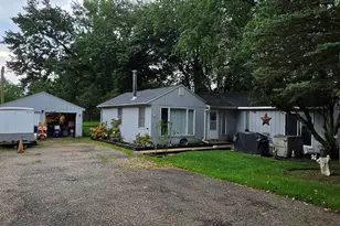 207 W Lincoln Rd, McHenry, IL 60051 - Photo 1
