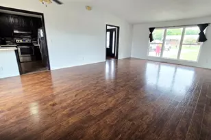 20 W Oak Park Dr, Centralia, IL 62801 - Photo 11