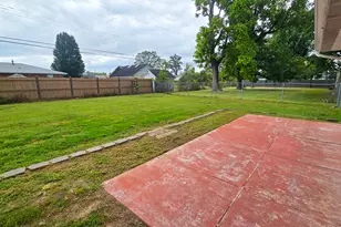 20 W Oak Park Dr, Centralia, IL 62801 - Photo 7