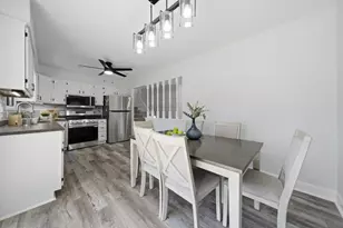127 Barrett Ln, Schaumburg, IL 60193 - Photo 9