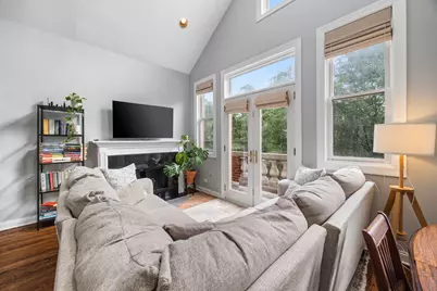 2930 N Damen Avenue #3, Chicago, IL 60618 - Photo 3