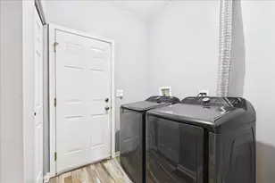 389 N Carlisle Ct, Round Lake, IL 60073 - Photo 7