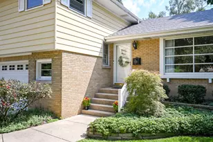 218 W Elm St, Wheaton, IL 60189 - Photo 5