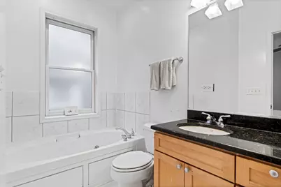 2032 W Farragut Avenue #2, Chicago, IL 60625 - Photo 11