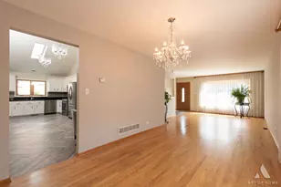 7712 Parkside Ave, Burbank, IL 60459 - Photo 11