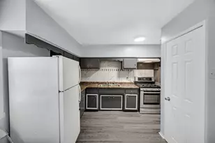 2303 E 100th St, Chicago, IL 60617 - Photo 17