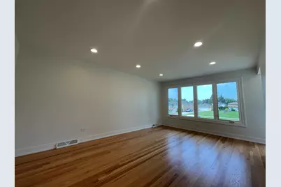 7925 Natchez Avenue, Burbank, IL 60459 - Photo 3