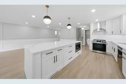 8434 Lawndale Avenue, Skokie, IL 60076 - Photo 11