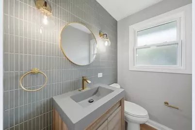 8434 Lawndale Avenue, Skokie, IL 60076 - Photo 17