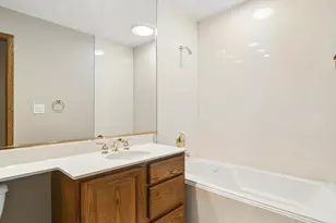 1807 N Larch Dr, Mount Prospect, IL 60056 - Photo 13