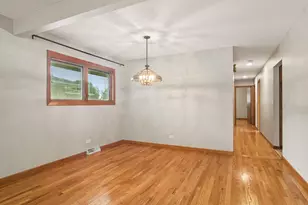 1807 N Larch Dr, Mount Prospect, IL 60056 - Photo 11
