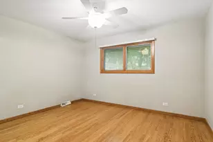 1807 N Larch Dr, Mount Prospect, IL 60056 - Photo 15
