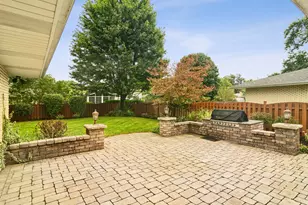 1807 N Larch Dr, Mount Prospect, IL 60056 - Photo 23