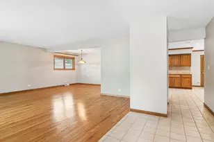 1807 N Larch Dr, Mount Prospect, IL 60056 - Photo 5