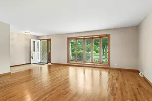 1807 N Larch Dr, Mount Prospect, IL 60056 - Photo 3