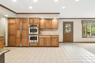 1807 N Larch Dr, Mount Prospect, IL 60056 - Photo 9