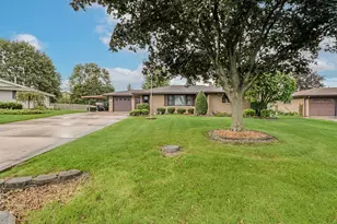 927 Maryville Dr, Lockport, IL 60441 - Photo 1