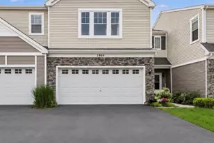 1904 Cobblestone Dr, Carpentersville, IL 60110 - Photo 1