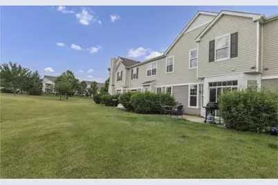 1904 Cobblestone Drive #1904, Carpentersville, IL 60110 - Photo 7