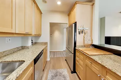 520 W Huron Street #704, Chicago, IL 60654 - Photo 13