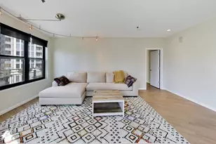 520 W Huron St, Chicago, IL 60654 - Photo 3