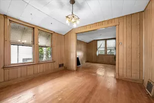 3925 N Troy St, Chicago, IL 60618 - Photo 17