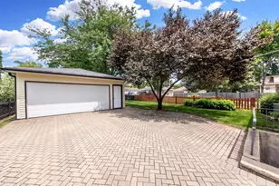 724 S Chester Ave, Park Ridge, IL 60068 - Photo 3