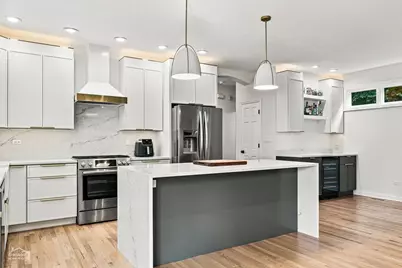 3423 N Albany Avenue, Chicago, IL 60618 - Photo 21