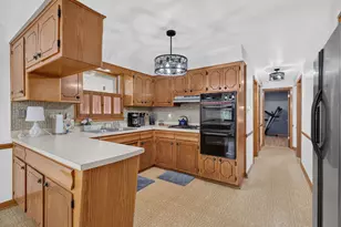 7001 W 81st St, Burbank, IL 60459 - Photo 9