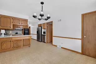 7001 W 81st St, Burbank, IL 60459 - Photo 13