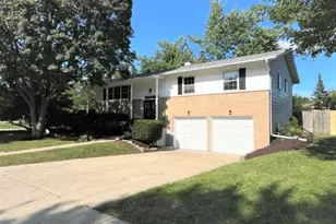 17 S Winston Dr, Palatine, IL 60074 - Photo 1