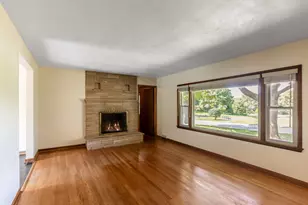 27 Pleasant Ave, Highwood, IL 60040 - Photo 3