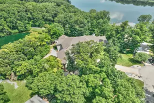 4180 S Lake Ct, Decatur, IL 62521 - Photo 3
