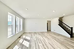 702 W Pt Wy, Oswego, IL 60543 - Photo 5