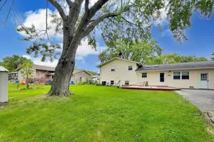 2805 Kincaid Dr, Woodridge, IL 60517 - Photo 37