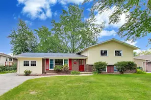 2805 Kincaid Dr, Woodridge, IL 60517 - Photo 1
