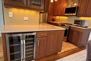 550 W Surf St, Chicago, IL 60657 - Photo 9
