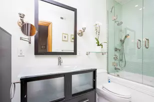 550 W Surf St, Chicago, IL 60657 - Photo 17