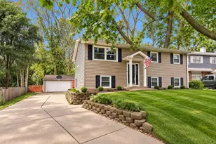 1011 Washington Ave, Wauconda, IL 60084 - Photo 1