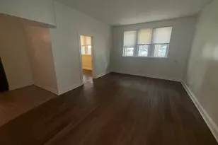 2000 W Jarvis Ave, Chicago, IL 60645 - Photo 3
