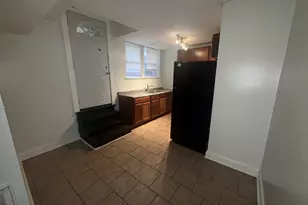 2000 W Jarvis Ave, Chicago, IL 60645 - Photo 7