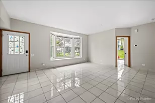 327 Gazebo Ln, Lombard, IL 60148 - Photo 5