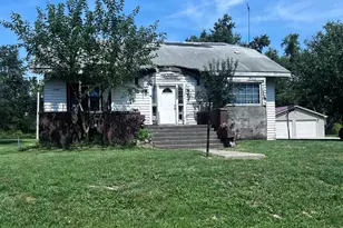 211 W 1st St S, Clarence, IL 60960 - Photo 3