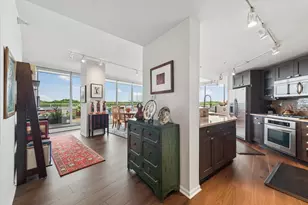 1228 Emerson St, Evanston, IL 60201 - Photo 3