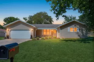 908 Hillside Ct, Monticello, IL 61856 - Photo 37