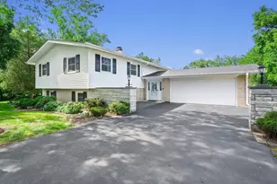 924 Plainfield Rd, Downers Grove, IL 60516 - Photo 1