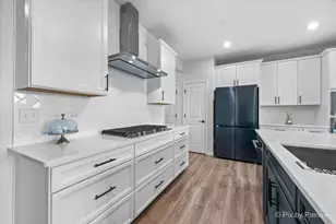 2236 Weatherbee Ln, Naperville, IL 60563 - Photo 9