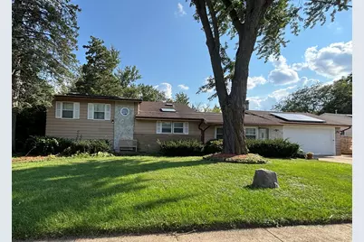 11 W Palatine (Frontage) Road, Prospect Heights, IL 60070 - Photo 1