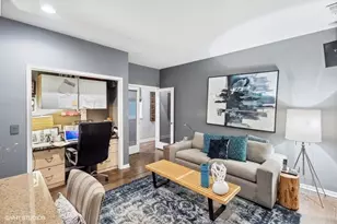 857 W Roscoe St, Chicago, IL 60657 - Photo 17