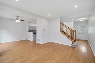 611 Lakeridge Ct, Naperville, IL 60563 - Photo 5